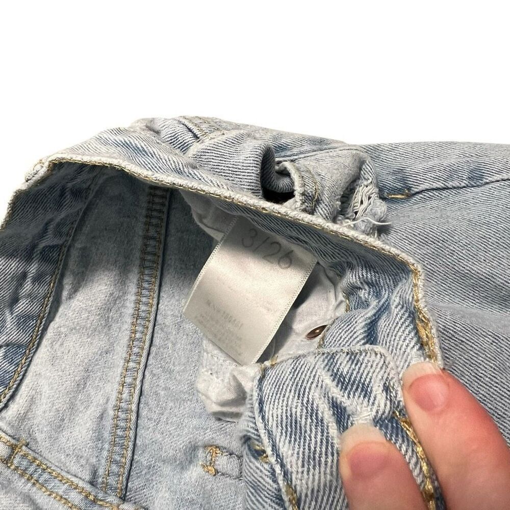 SIMPLE SOCIETY Light Wash Distressed Bermuda Jean Shorts Size 3/26 - Picture 4 of 7